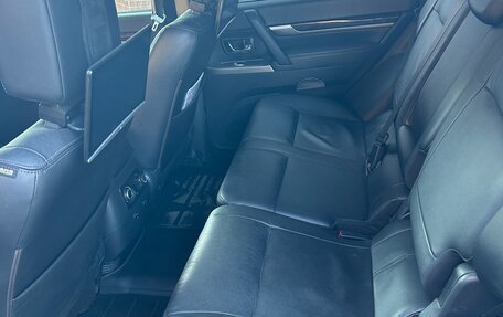 Mitsubishi Pajero IV, 2019 год, 4 100 000 рублей, 10 фотография