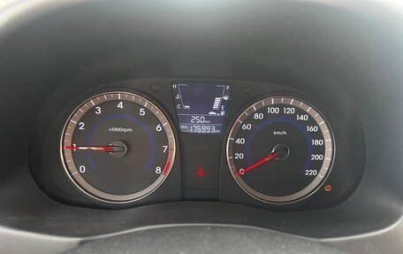 Hyundai Solaris II рестайлинг, 2011 год, 870 000 рублей, 5 фотография
