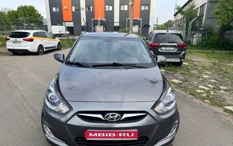 Hyundai Solaris II рестайлинг, 2012 год, 750 000 рублей, 1 фотография