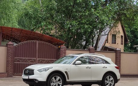 Infiniti QX70, 2015 год, 2 300 000 рублей, 4 фотография