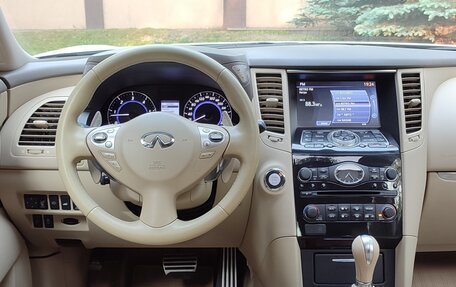 Infiniti QX70, 2015 год, 2 300 000 рублей, 7 фотография