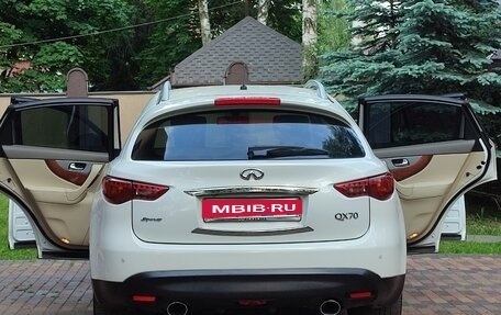 Infiniti QX70, 2015 год, 2 300 000 рублей, 21 фотография