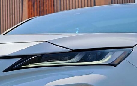 Toyota Venza, 2022 год, 2 430 000 рублей, 4 фотография