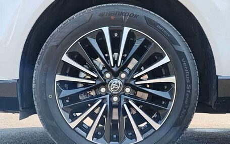 Toyota Venza, 2022 год, 2 430 000 рублей, 10 фотография