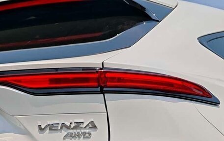 Toyota Venza, 2022 год, 2 430 000 рублей, 8 фотография