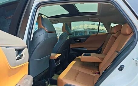 Toyota Venza, 2022 год, 2 430 000 рублей, 20 фотография