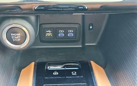 Toyota Venza, 2022 год, 2 430 000 рублей, 18 фотография