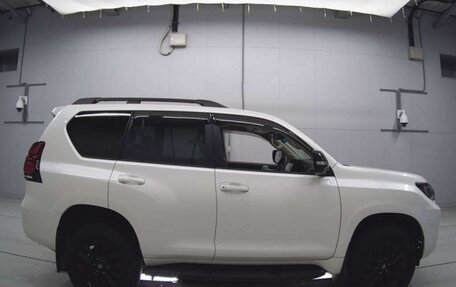 Toyota Land Cruiser Prado 150 рестайлинг 2, 2022 год, 3 900 000 рублей, 3 фотография