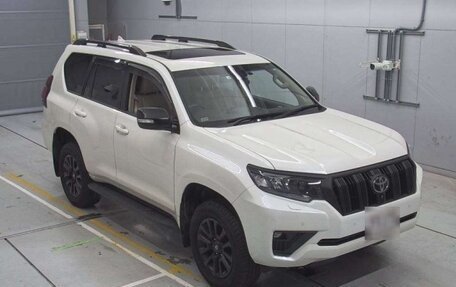 Toyota Land Cruiser Prado 150 рестайлинг 2, 2022 год, 3 900 000 рублей, 4 фотография