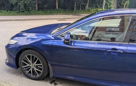 Toyota Camry, 2021 год, 3 000 000 рублей, 2 фотография