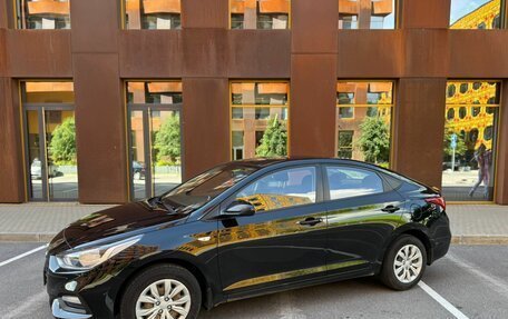 Hyundai Solaris II рестайлинг, 2018 год, 945 000 рублей, 2 фотография