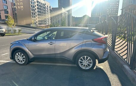 Toyota C-HR I рестайлинг, 2017 год, 2 000 000 рублей, 3 фотография