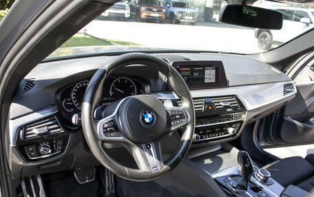 BMW 5 серия, 2019 год, 3 896 000 рублей, 18 фотография