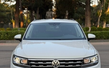 Volkswagen Tiguan II, 2021 год, 2 200 000 рублей, 1 фотография