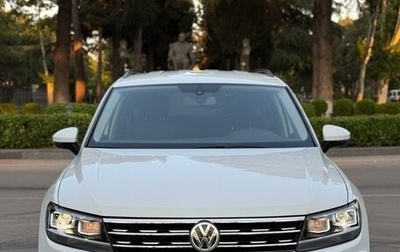 Volkswagen Tiguan II, 2021 год, 2 200 000 рублей, 1 фотография