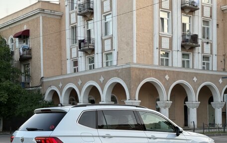Volkswagen Tiguan II, 2021 год, 2 200 000 рублей, 2 фотография