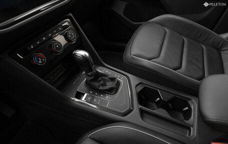 Volkswagen Tiguan II, 2018 год, 2 040 000 рублей, 17 фотография
