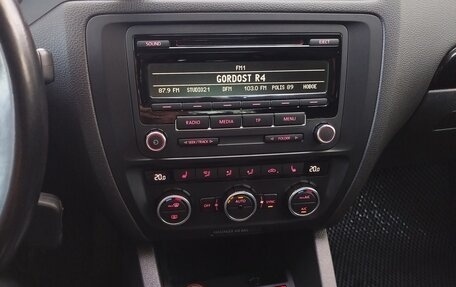 Volkswagen Jetta VI, 2013 год, 1 250 000 рублей, 9 фотография