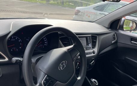 Hyundai Solaris II рестайлинг, 2017 год, 1 150 000 рублей, 5 фотография