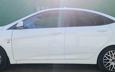 Hyundai Solaris II рестайлинг, 2015 год, 1 130 000 рублей, 1 фотография