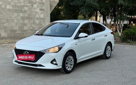 Hyundai Solaris II рестайлинг, 2021 год, 1 130 000 рублей, 2 фотография
