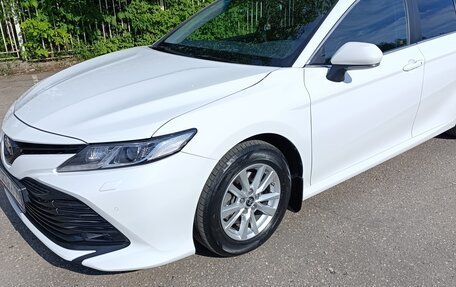 Toyota Camry, 2018 год, 2 700 000 рублей, 3 фотография