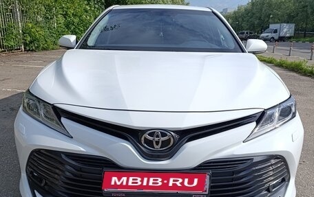 Toyota Camry, 2018 год, 2 700 000 рублей, 7 фотография