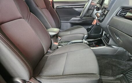 Mitsubishi Outlander III рестайлинг 3, 2019 год, 1 645 000 рублей, 12 фотография