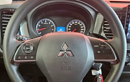 Mitsubishi Outlander III рестайлинг 3, 2019 год, 1 645 000 рублей, 11 фотография