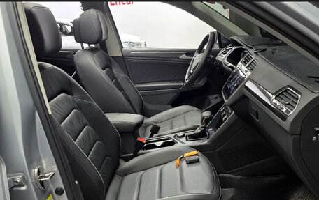 Volkswagen Tiguan II, 2020 год, 2 099 000 рублей, 11 фотография