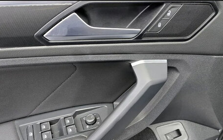 Volkswagen Tiguan II, 2020 год, 2 099 000 рублей, 15 фотография
