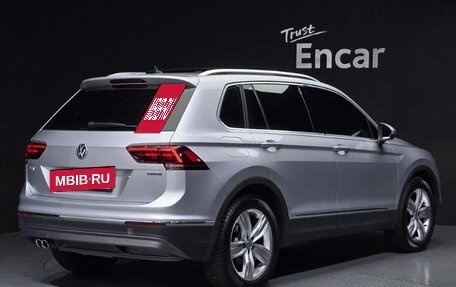 Volkswagen Tiguan II, 2020 год, 2 099 000 рублей, 2 фотография