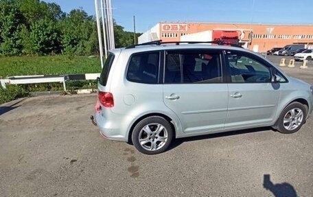 Volkswagen Touran III, 2010 год, 950 000 рублей, 8 фотография
