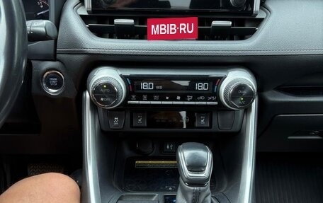 Toyota RAV4, 2020 год, 3 490 000 рублей, 10 фотография