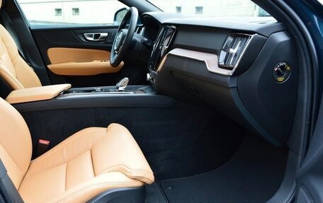 Volvo V60 II, 2025 год, 9 749 000 рублей, 12 фотография