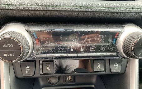 Toyota RAV4, 2025 год, 3 650 000 рублей, 12 фотография