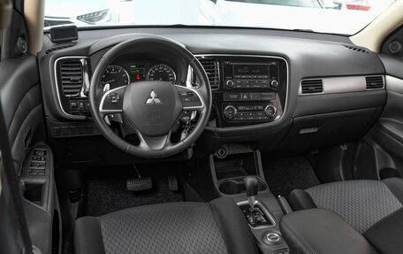 Mitsubishi Outlander III рестайлинг 3, 2014 год, 1 500 000 рублей, 6 фотография
