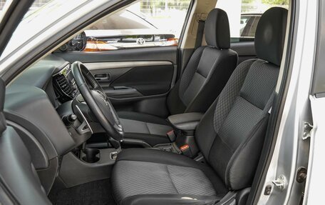 Mitsubishi Outlander III рестайлинг 3, 2014 год, 1 500 000 рублей, 10 фотография