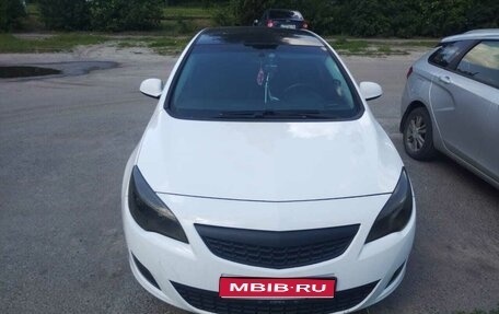 Opel Astra J, 2012 год, 720 000 рублей, 1 фотография