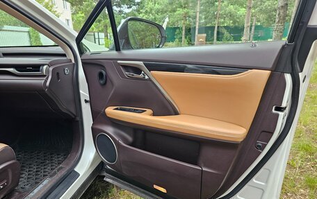 Lexus RX IV рестайлинг, 2018 год, 3 990 000 рублей, 9 фотография