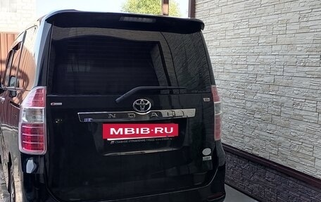 Toyota Noah III, 2007 год, 1 390 000 рублей, 5 фотография