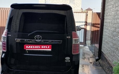 Toyota Noah III, 2007 год, 1 390 000 рублей, 6 фотография