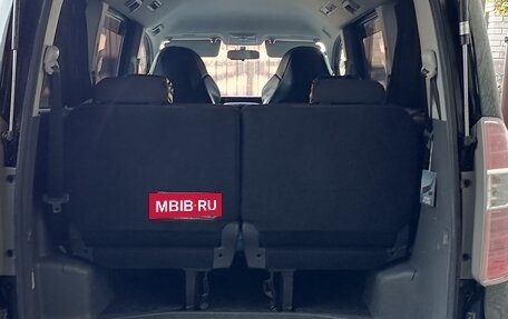 Toyota Noah III, 2007 год, 1 390 000 рублей, 7 фотография