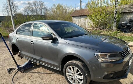 Volkswagen Jetta VI, 2013 год, 750 000 рублей, 3 фотография