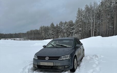 Volkswagen Jetta VI, 2013 год, 750 000 рублей, 2 фотография
