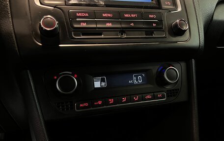 Volkswagen Polo VI (EU Market), 2015 год, 850 000 рублей, 11 фотография