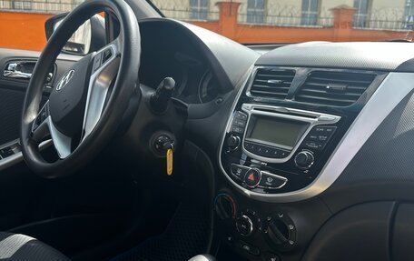 Hyundai Solaris II рестайлинг, 2013 год, 810 000 рублей, 6 фотография
