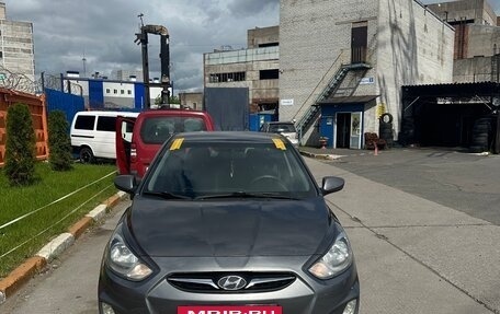 Hyundai Solaris II рестайлинг, 2013 год, 810 000 рублей, 4 фотография