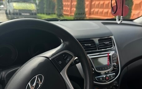 Hyundai Solaris II рестайлинг, 2013 год, 810 000 рублей, 14 фотография