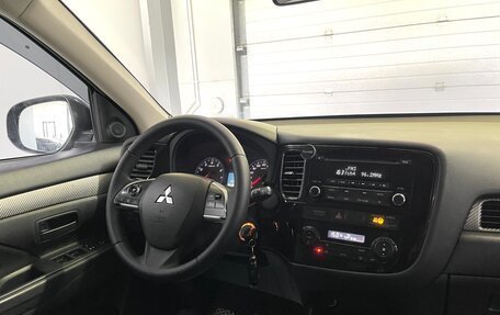 Mitsubishi Outlander III рестайлинг 3, 2014 год, 1 549 000 рублей, 9 фотография